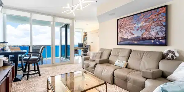 19111 Collins Ave