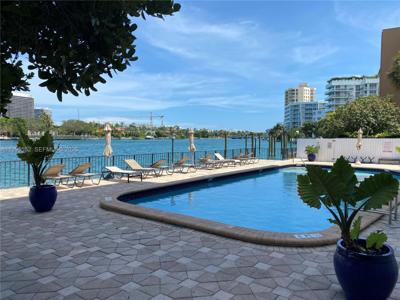 10101 E Bay Harbor Dr