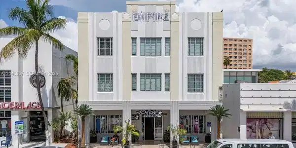 750 Collins Ave