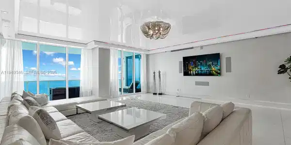 2711 S Ocean Drive