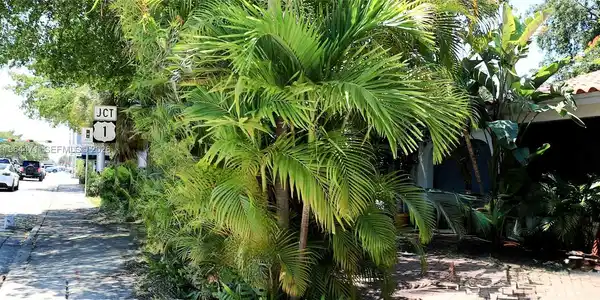 Image 2: Right off the corner of 82nd and biscayne