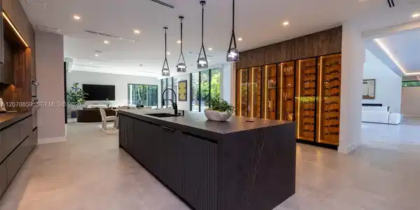 Image 3: Island Kitchen/Wine Gallery