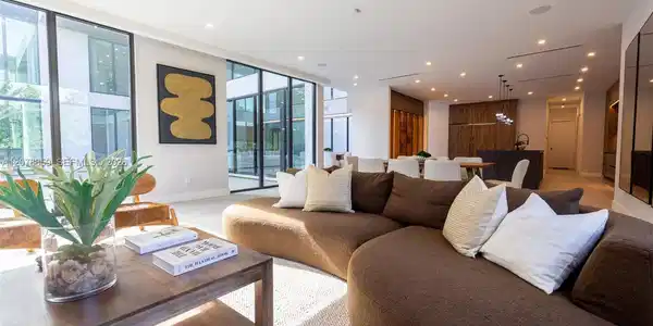 Image 4: Family Room
