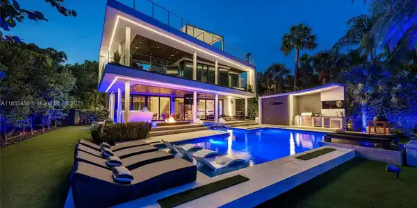 528 Lakeview Ct