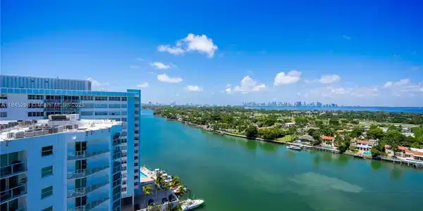 5900 Collins Ave