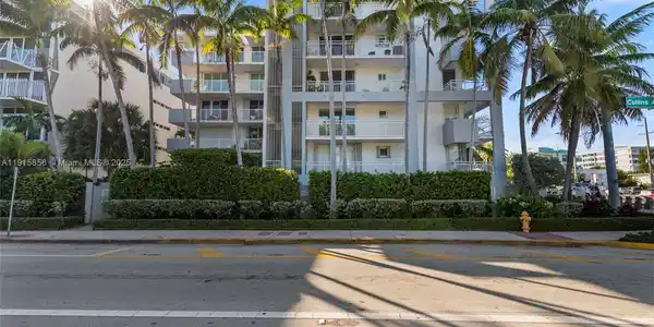 7832 Collins Ave