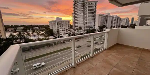 5601 Collins Ave