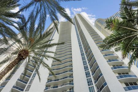 15811 Collins Ave