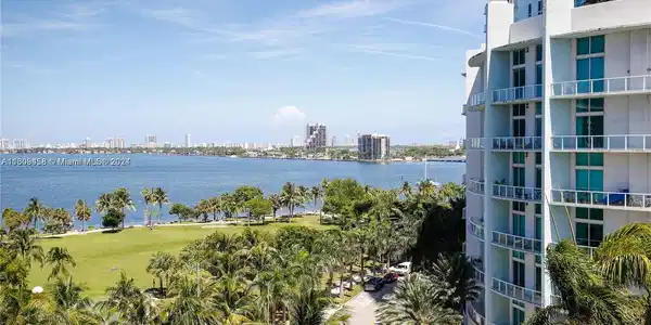 2000 N Bayshore Dr