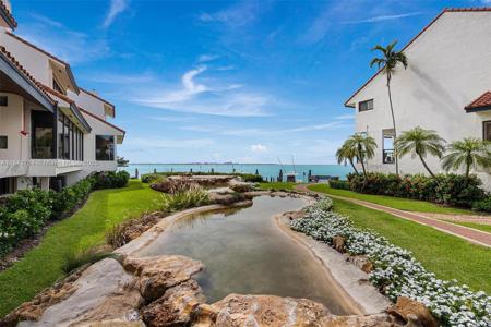 2000 S Bayshore Dr