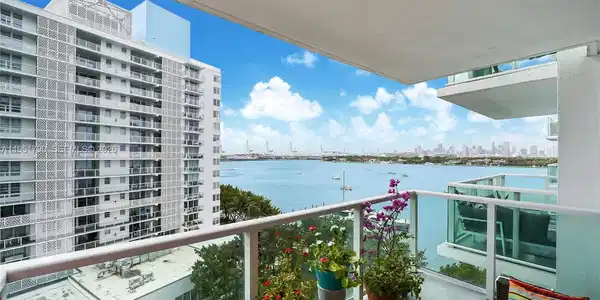 1000 West Ave