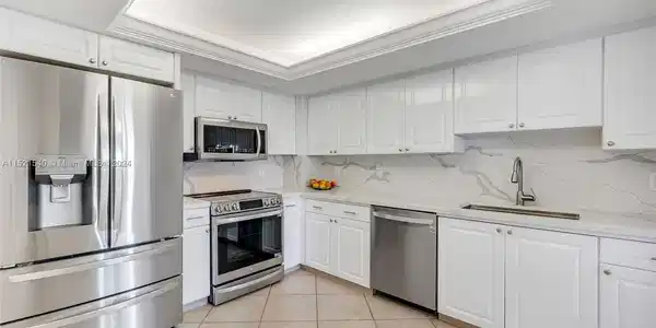 3200 Port Royale Dr N