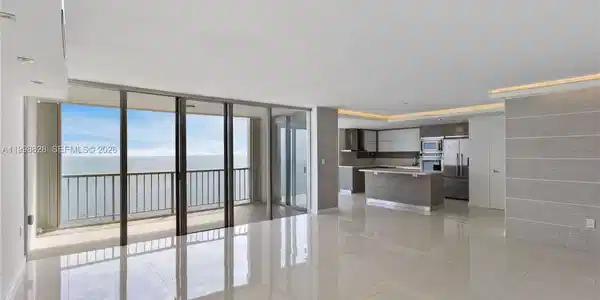881 Ocean Dr