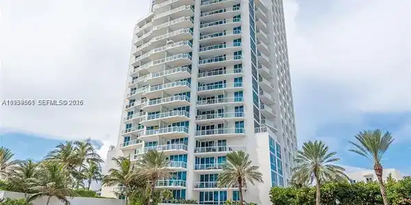 50 S Pointe Dr