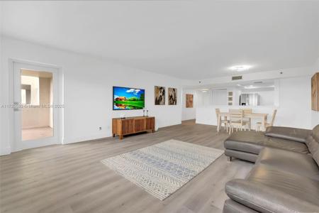 3200 Port Royale Dr N