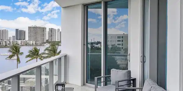 17301 Biscayne Blvd
