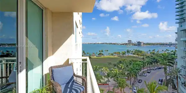 2000 N Bayshore Dr