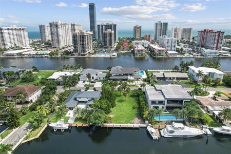 606 Palm Dr