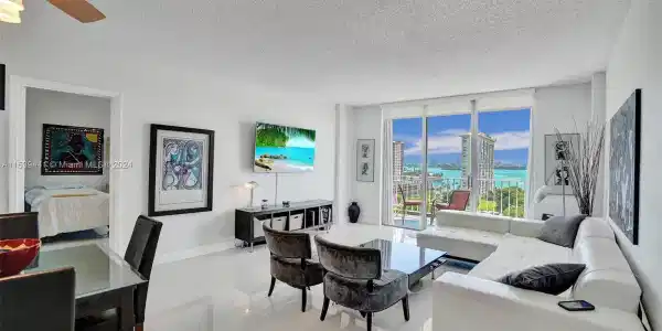 11111 Biscayne Blvd