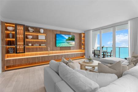 2301 Collins Ave