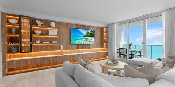 2301 Collins Ave
