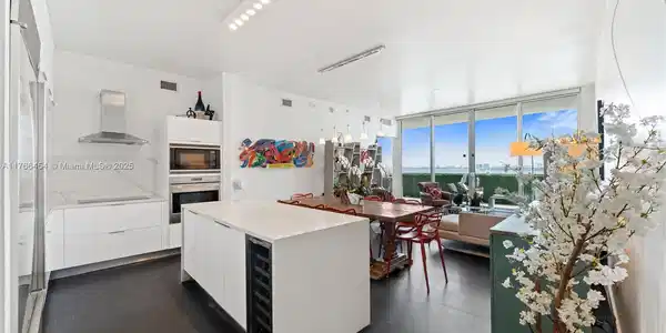 2020 N Bayshore Dr