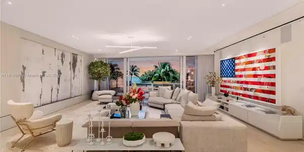9001 Collins Ave