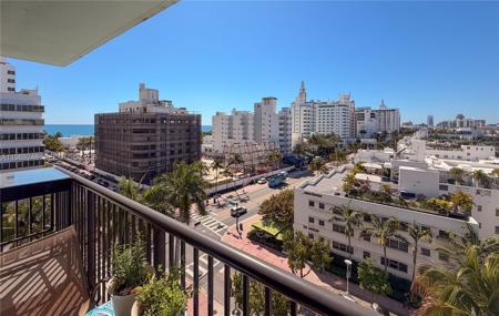 1800 Collins Ave