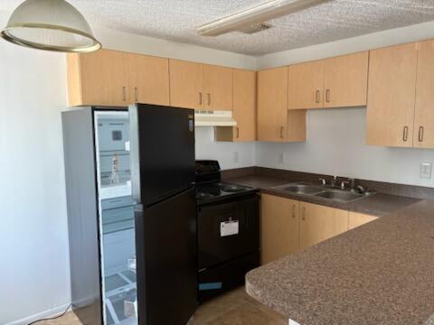 Image 4: kitchen