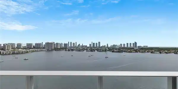17111 Biscayne Blvd