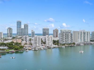 900 Bay Dr