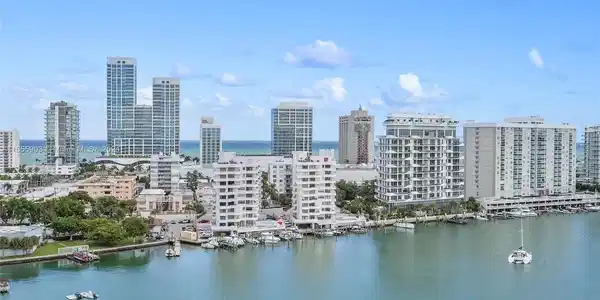 900 Bay Dr