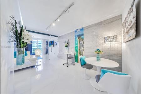 800 West Ave