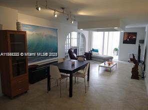 6039 Collins Ave