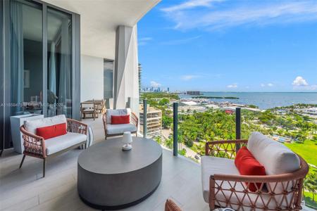 2811 S Bayshore Dr