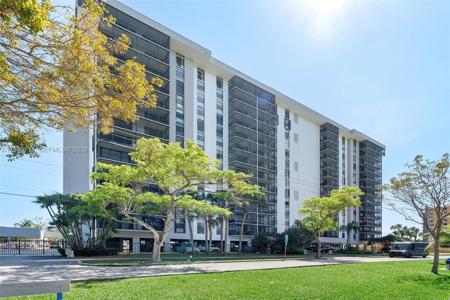 2500 NE 135th St Unit#B206
