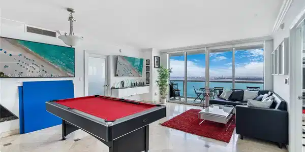 1800 N Bayshore Dr