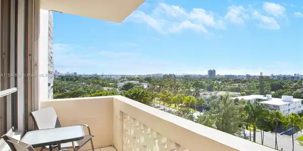 10185 Collins Ave