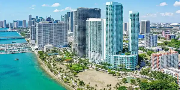 1900 N Bayshore Dr