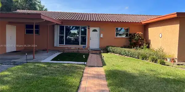 2005 Ixora Rd