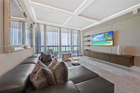 6899 Collins Ave