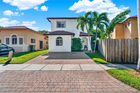 2544 NE 41st Ter