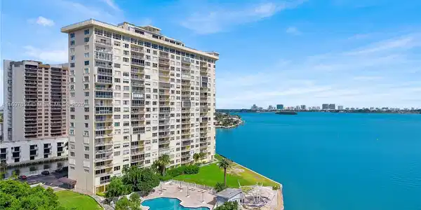 11111 Biscayne Blvd