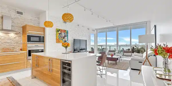 2020 N Bayshore Dr