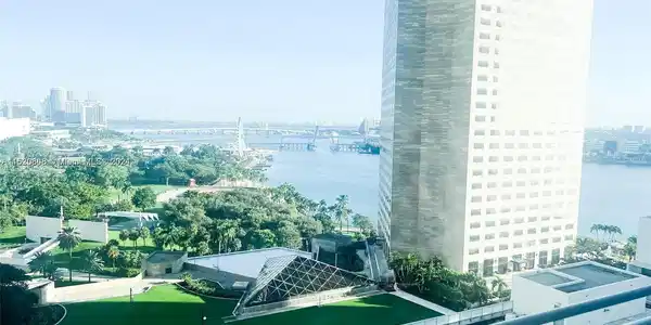 325 S Biscayne Blvd