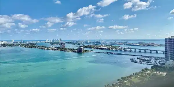 2020 N Bayshore Dr