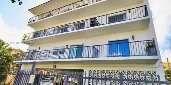 1960 Marseille Dr