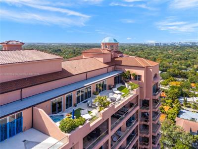 60 Edgewater Dr