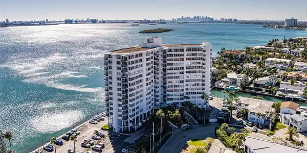 11930 N Bayshore Dr
