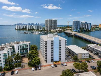 2016 Bay Dr